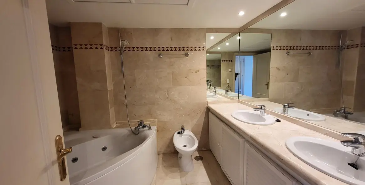 Продажа апартаментов на среднем этаже в Nueva Andalucía 18