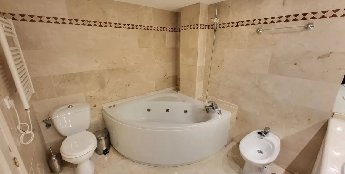 Продажа апартаментов на среднем этаже в Nueva Andalucía 19