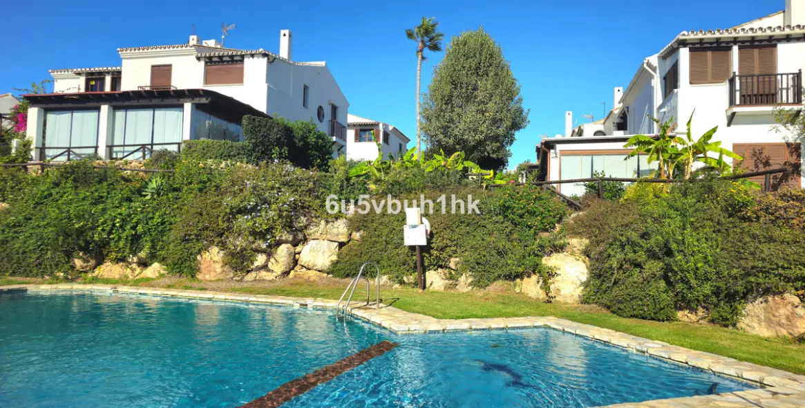 Sale of townhouse in Estepona West 3