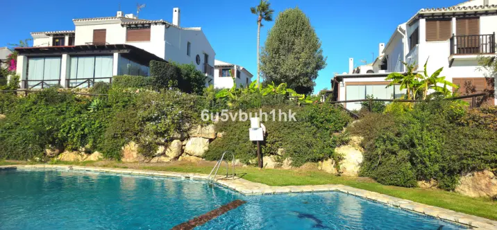 Sale of townhouse in Estepona West 2