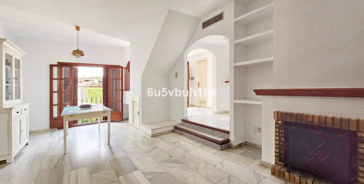Sale of townhouse in Estepona West 4