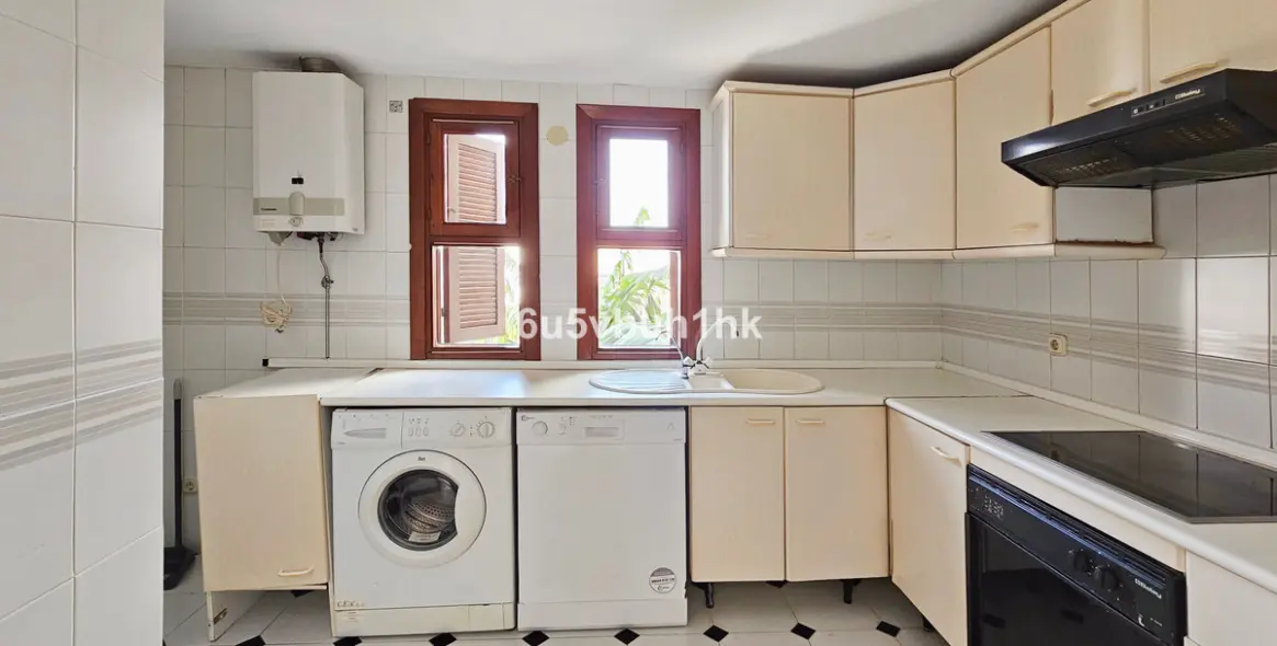 Sale of townhouse in Estepona West 9