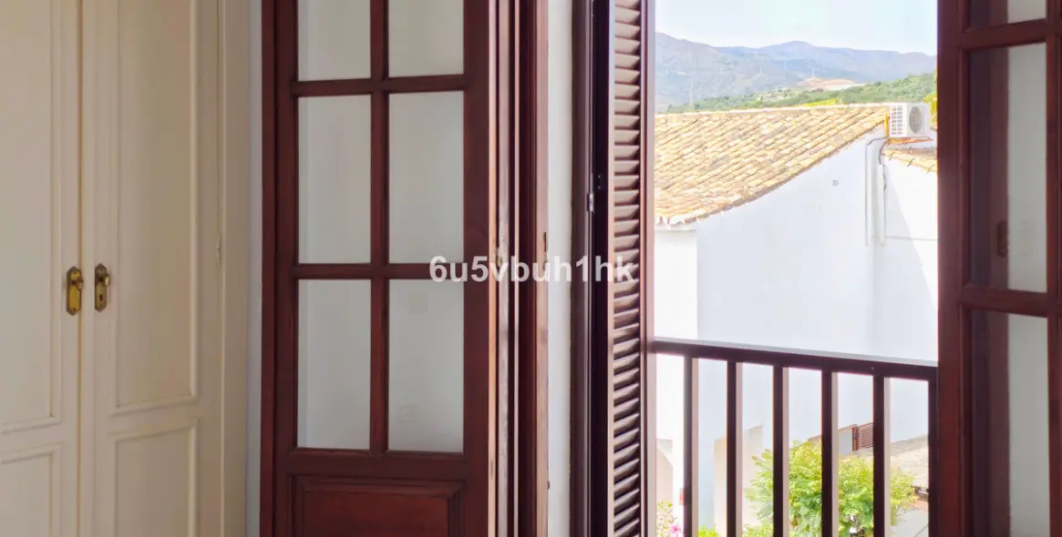 Sale of townhouse in Estepona West 13