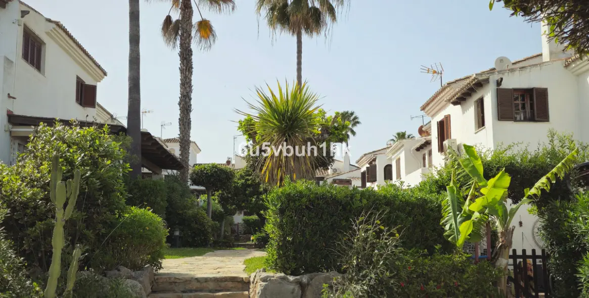 Sale of townhouse in Estepona West 28