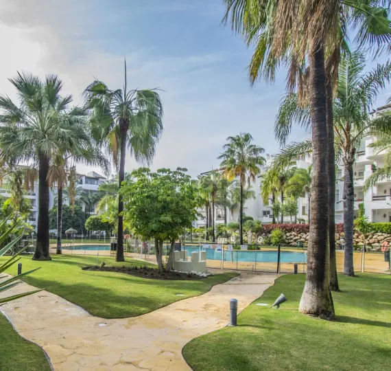 Продажа апартаментов на среднем этаже в Costalita