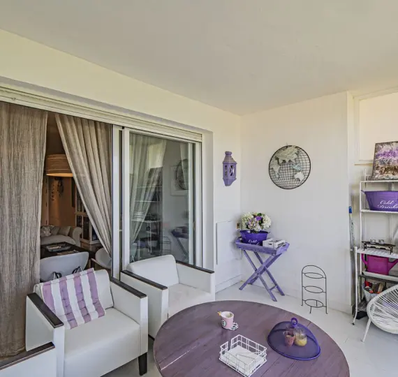 Продажа апартаментов на среднем этаже в Costalita