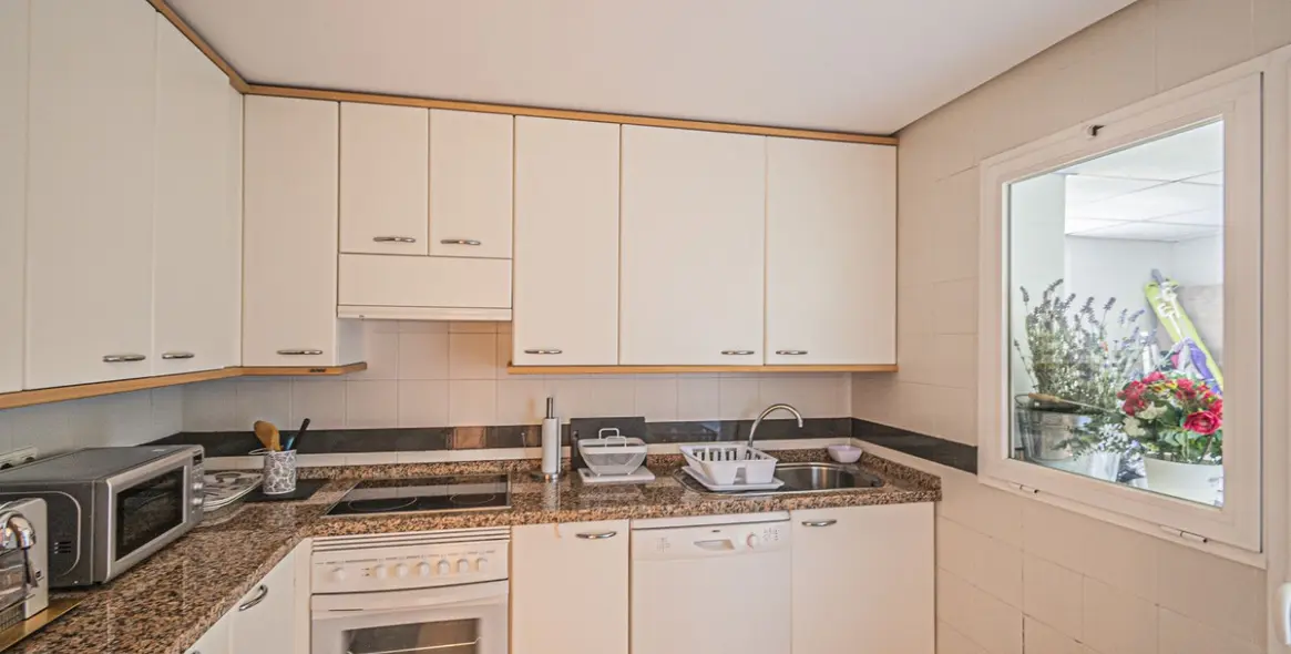 Продажа апартаментов на среднем этаже в Costalita 10