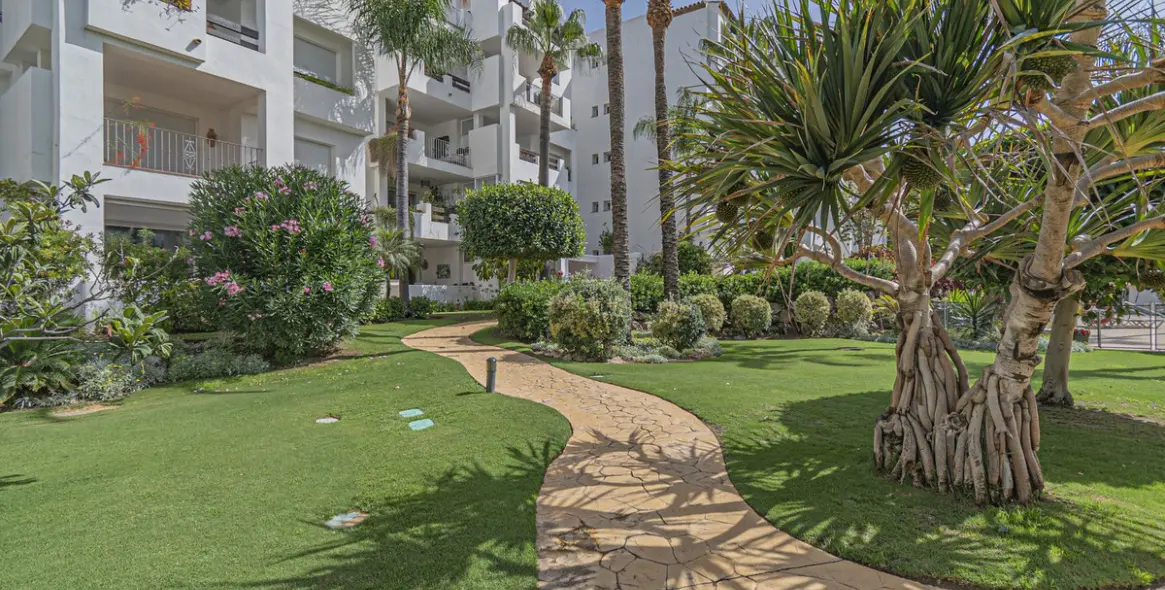 Продажа апартаментов на среднем этаже в Costalita 13