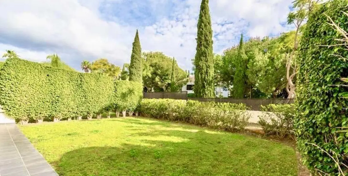 Продажа апартаментов на первом этаже в Los Flamingos 3