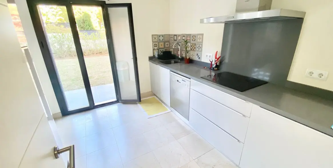 Продажа апартаментов на первом этаже в Los Flamingos 8