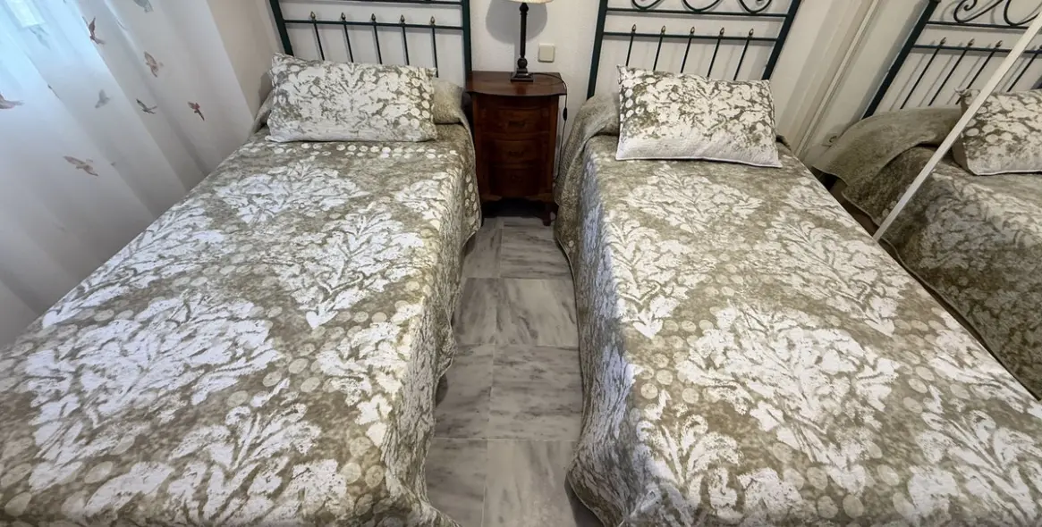 Sale of ground floor apartment in Puerto Banús 5