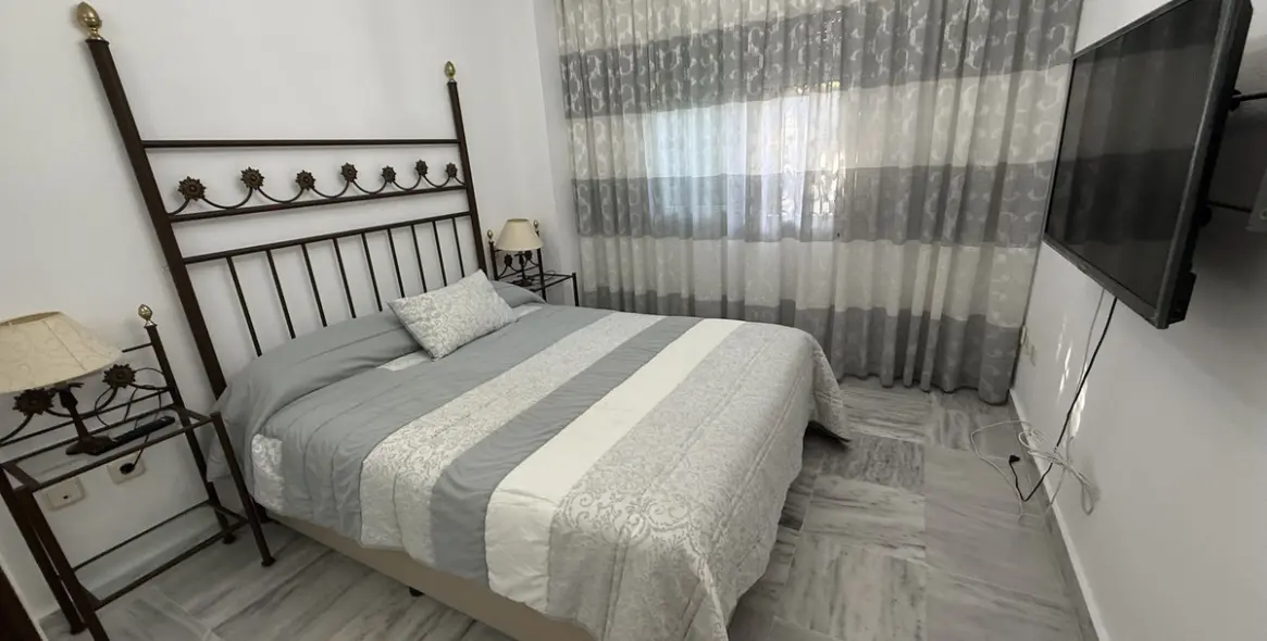 Sale of ground floor apartment in Puerto Banús 8