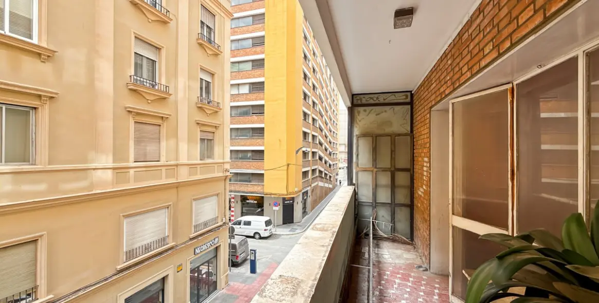 Продажа апартаментов на среднем этаже в Soho 13