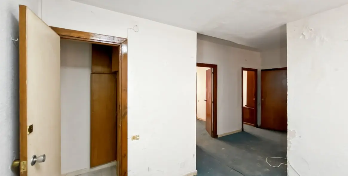 Продажа апартаментов на среднем этаже в Soho 32