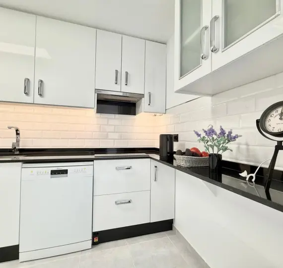 Sale of middle floor apartment in Fuengirola