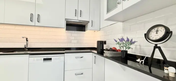 Sale of middle floor apartment in Fuengirola 2