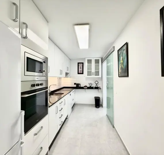 Sale of middle floor apartment in Fuengirola