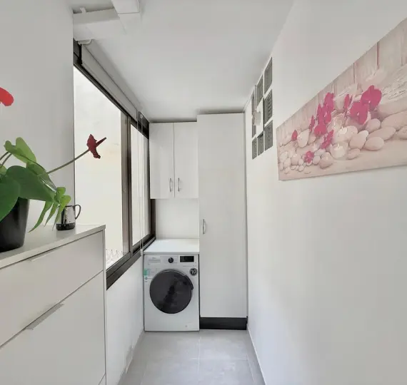 Sale of middle floor apartment in Fuengirola