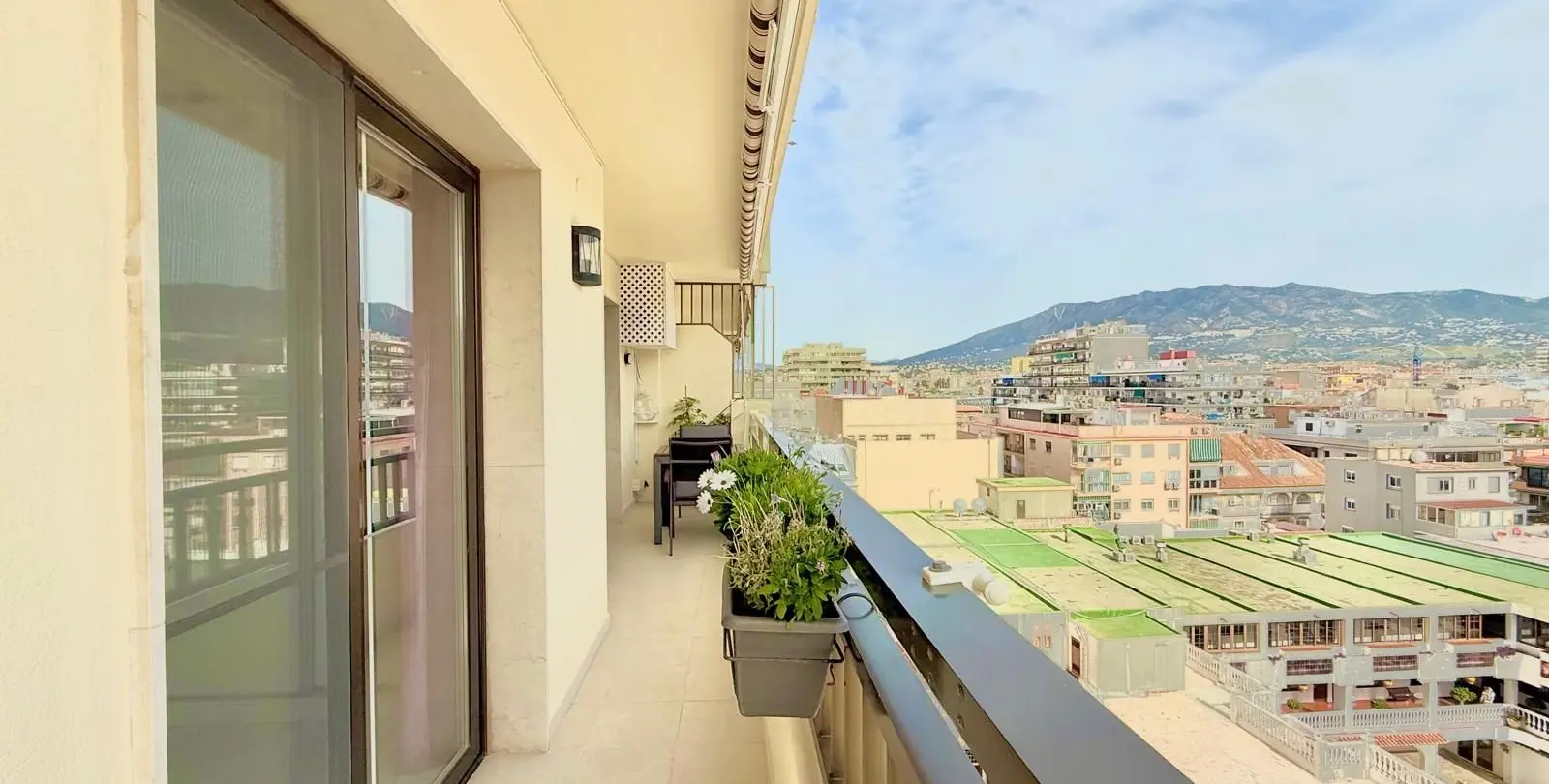 Venta de apartamento en planta media en Fuengirola 1