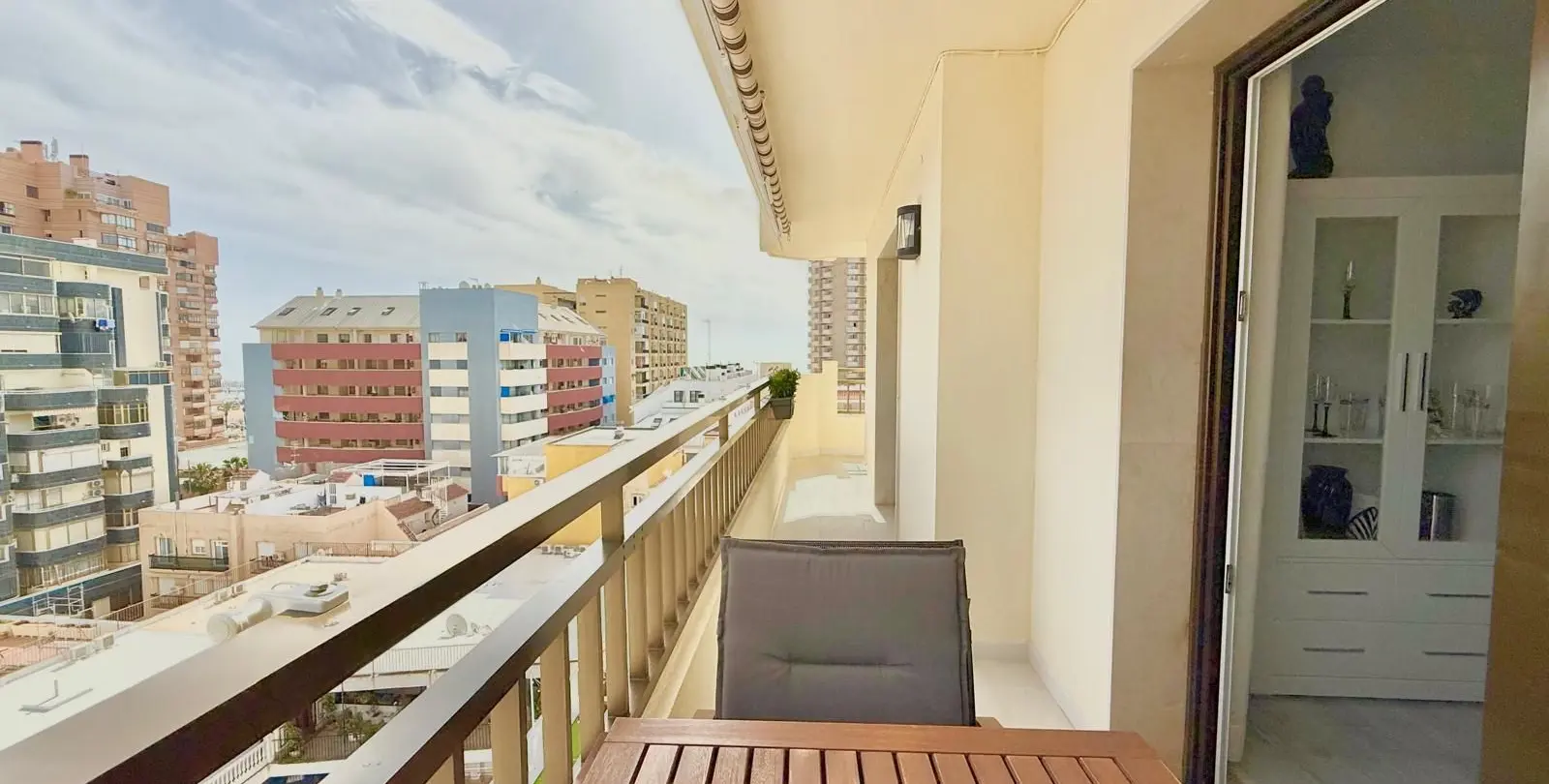 Venta de apartamento en planta media en Fuengirola 2