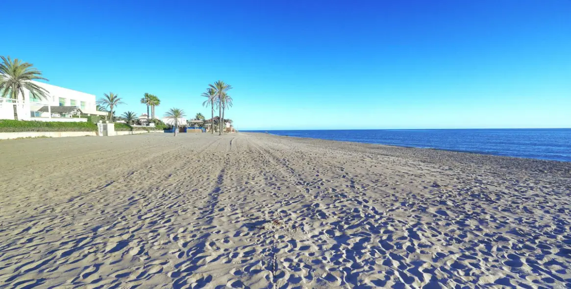 Long-term rent of middle floor apartment in Elviria 18