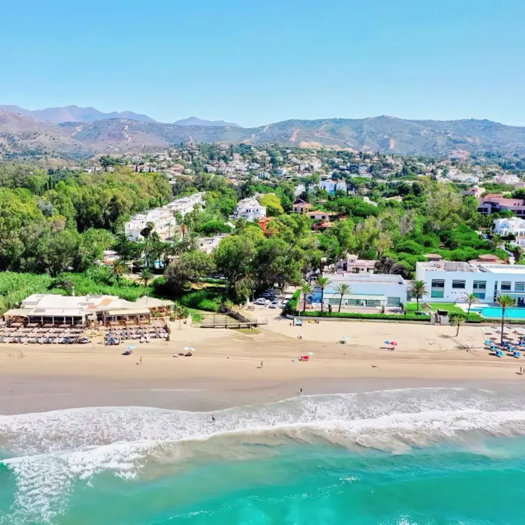 Продажа апартаментов на среднем этаже в Elviria