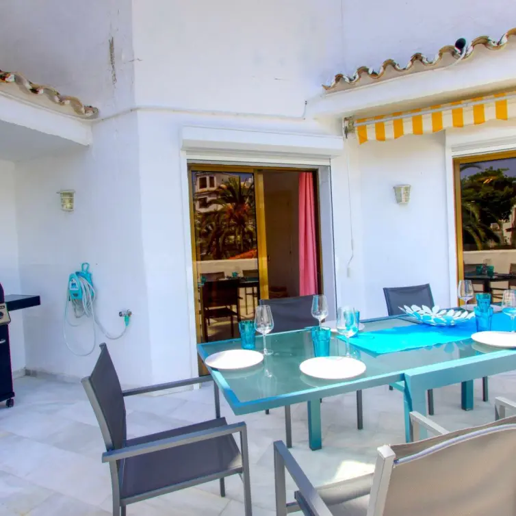 Продажа апартаментов на среднем этаже в Elviria
