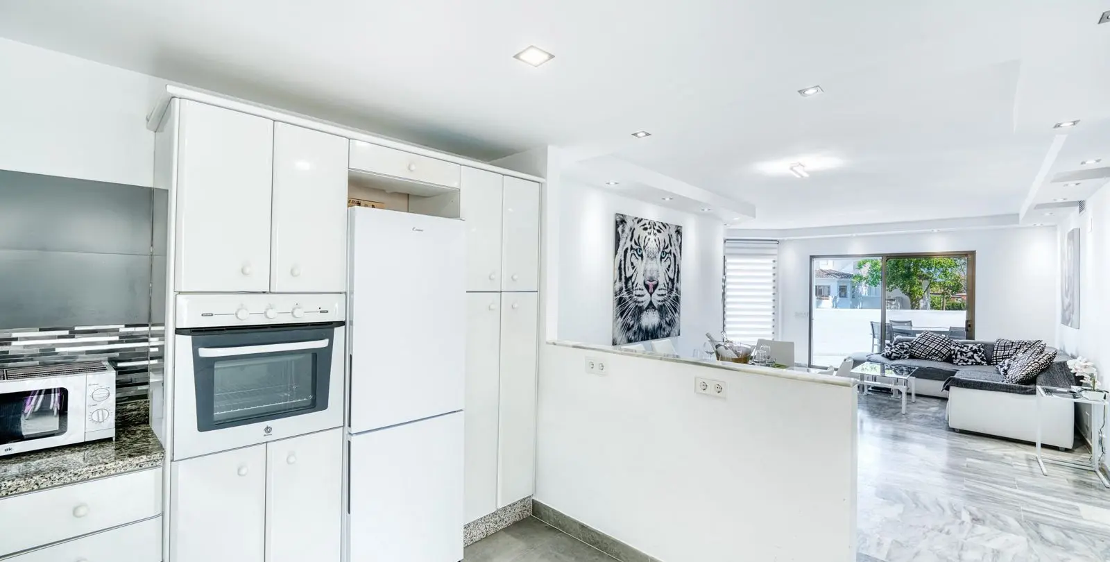 Продажа апартаментов на среднем этаже в Elviria 9