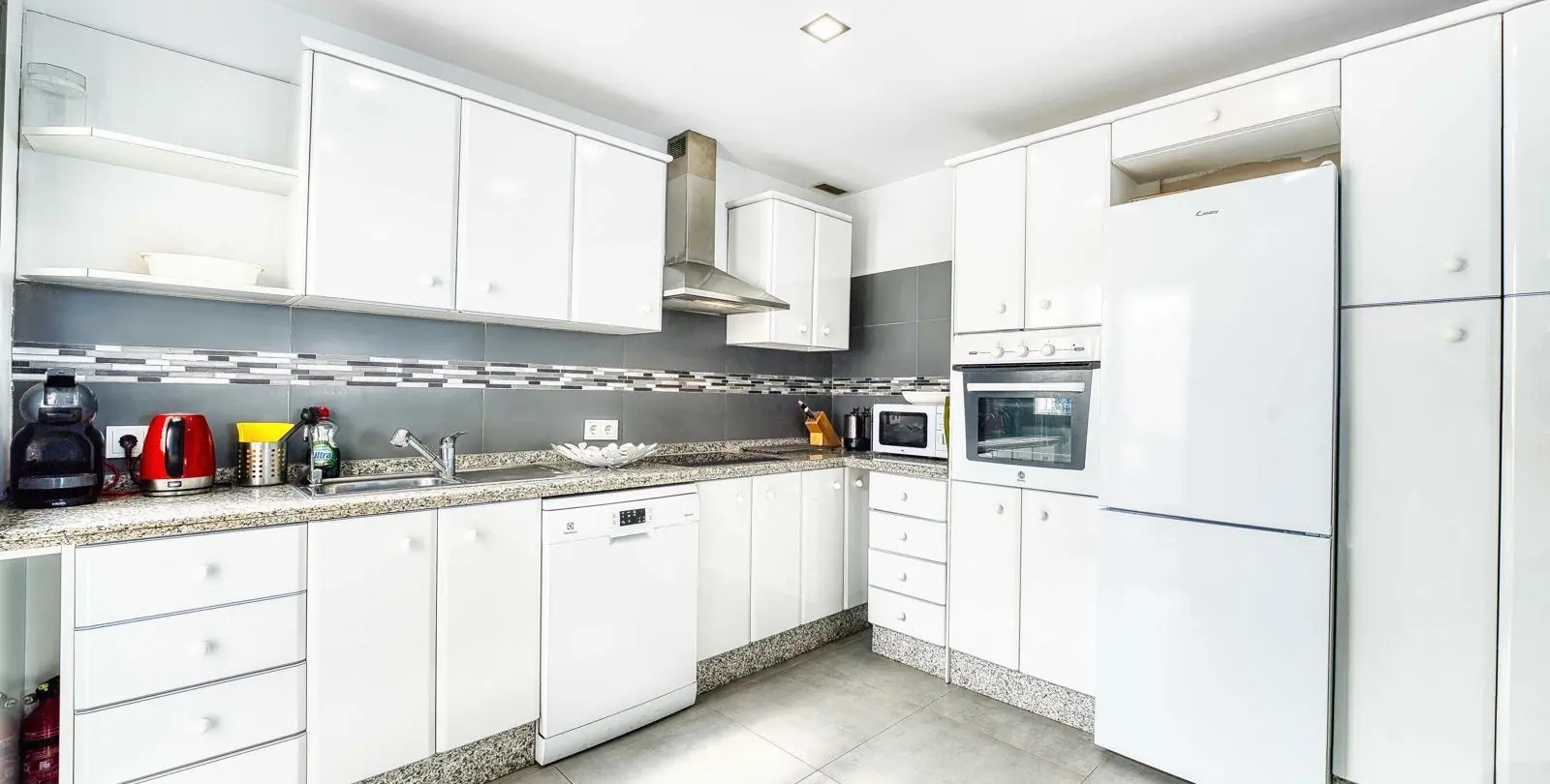 Продажа апартаментов на среднем этаже в Elviria 16