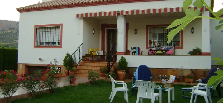 Sale of detached villa in Cuevas del Becerro 3