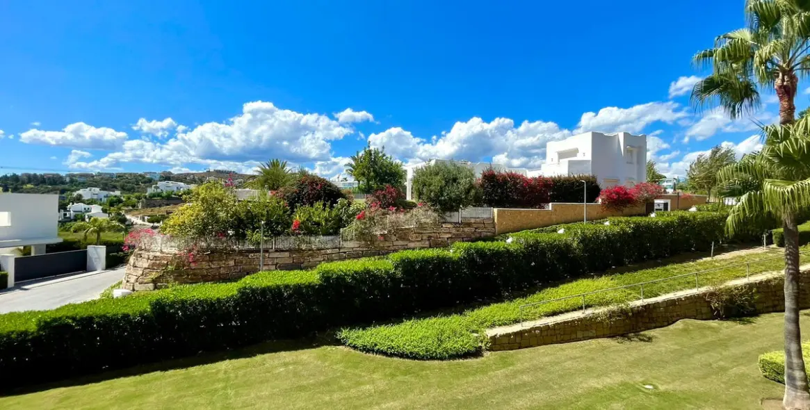 Sale of ground floor apartment in Benahavís 1