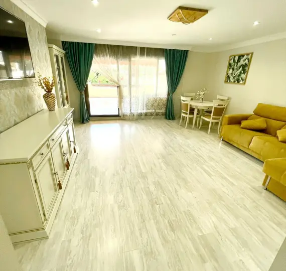 Sale of ground floor apartment in Benahavís