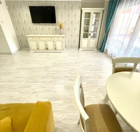 Sale of ground floor apartment in Benahavís