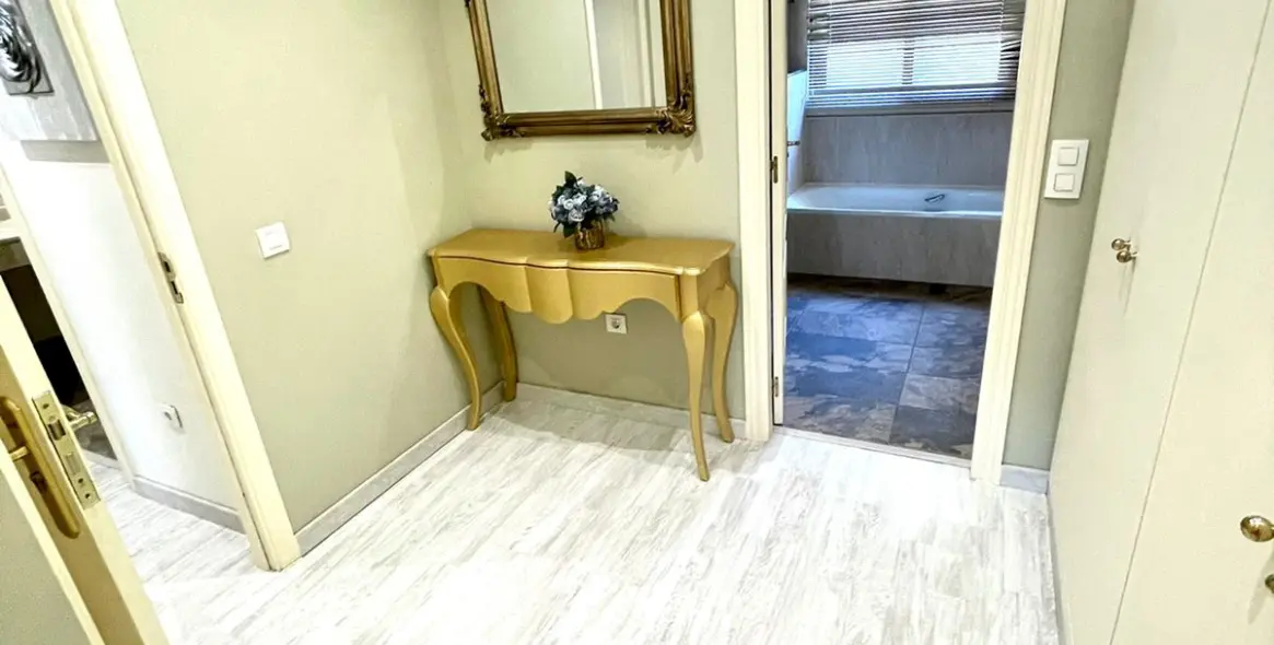 Sale of ground floor apartment in Benahavís 7