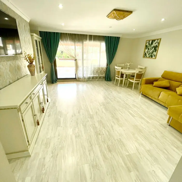 Venta de apartamento en planta baja en Benahavís