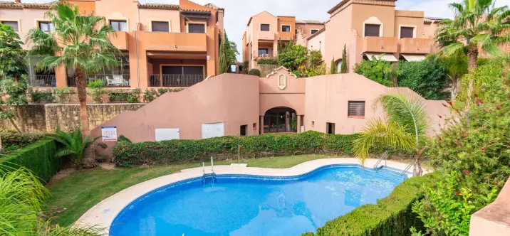 Sale of townhouse in Estepona 3