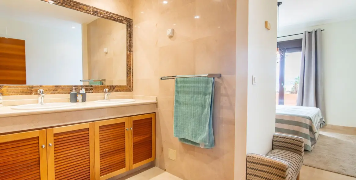 Sale of townhouse in Estepona 16