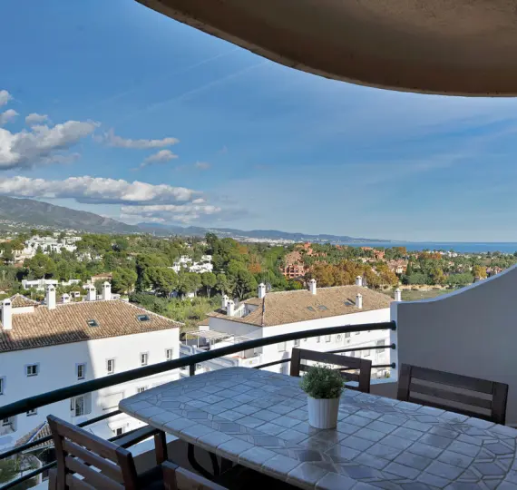 Sale of ground floor apartment in Nueva Andalucía