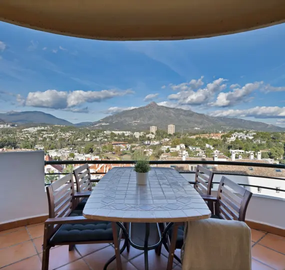 Sale of ground floor apartment in Nueva Andalucía