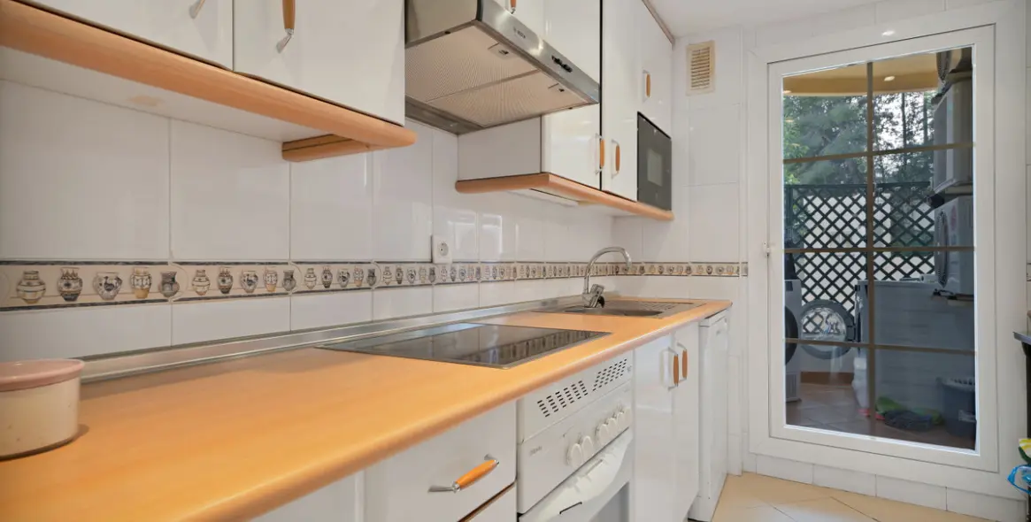 Sale of ground floor apartment in Nueva Andalucía 12