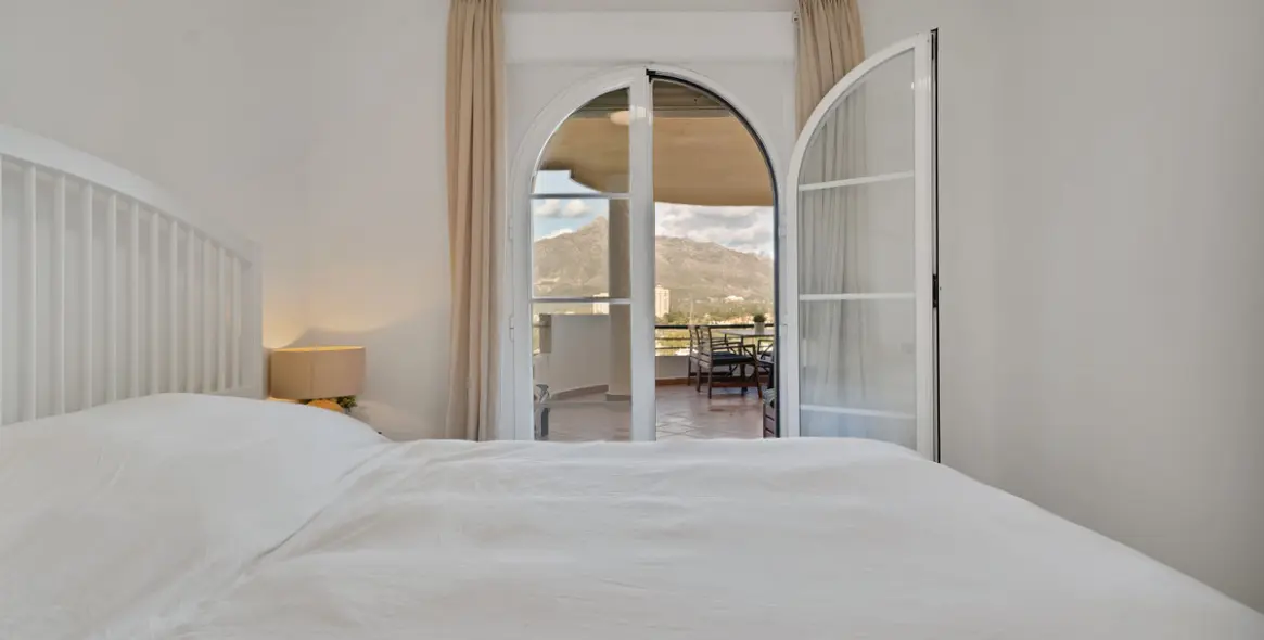 Sale of ground floor apartment in Nueva Andalucía 18