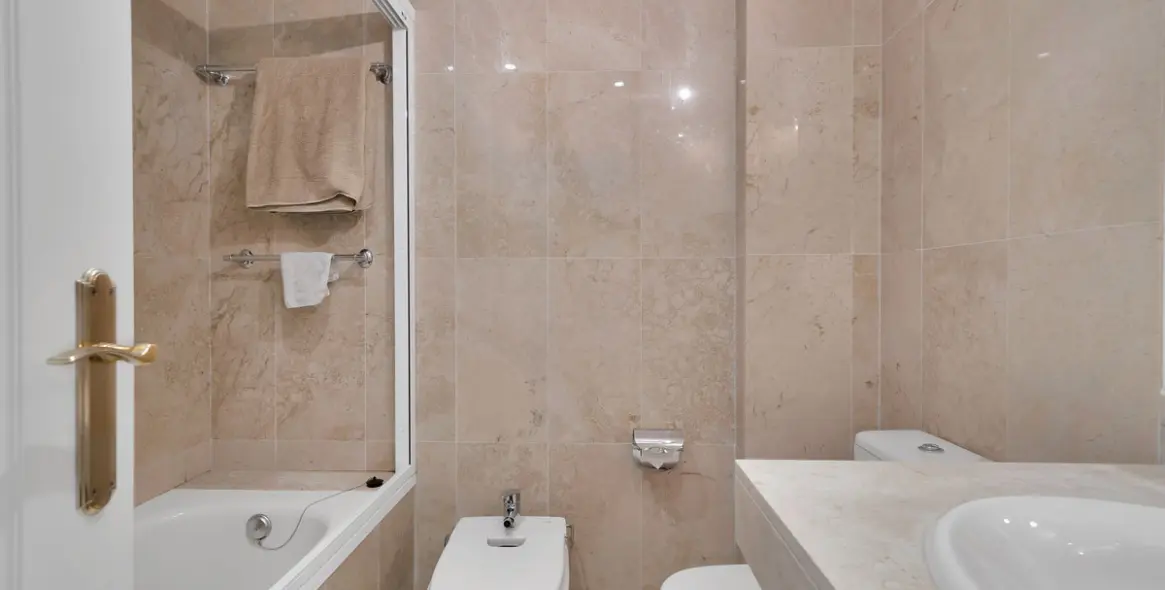 Sale of ground floor apartment in Nueva Andalucía 20