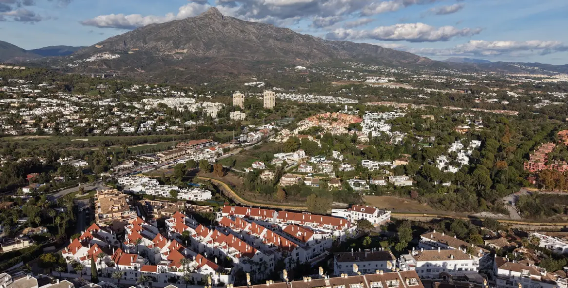 Sale of middle floor apartment in Nueva Andalucía 24