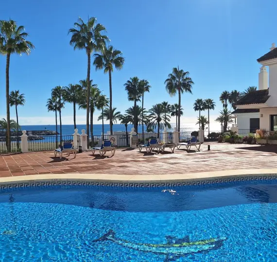 Sale of middle floor apartment in La Duquesa