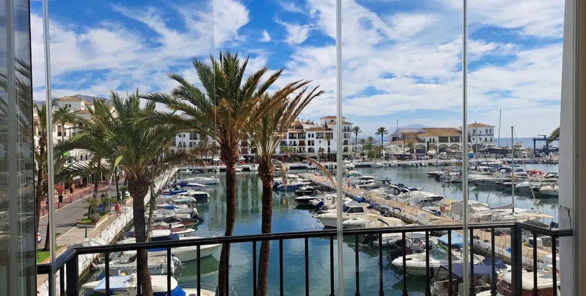 Sale of middle floor apartment in La Duquesa 2