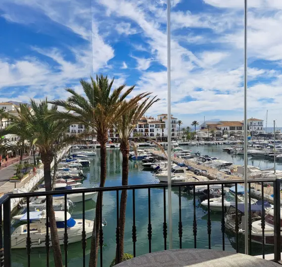 Sale of middle floor apartment in La Duquesa