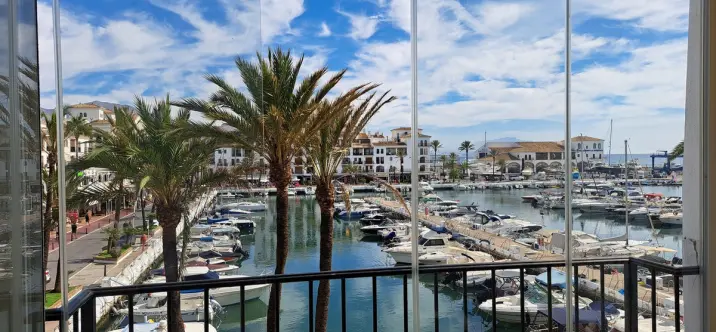 Sale of middle floor apartment in La Duquesa 1