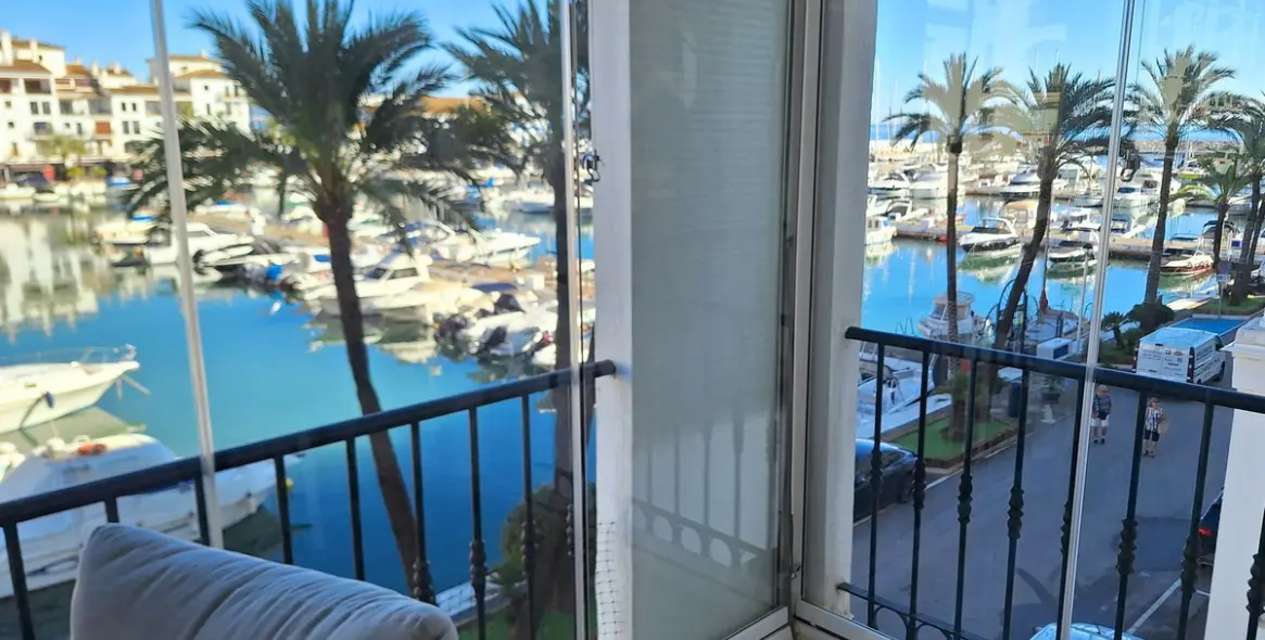 Sale of middle floor apartment in La Duquesa 3