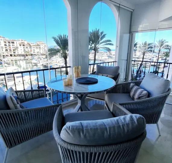 Sale of middle floor apartment in La Duquesa