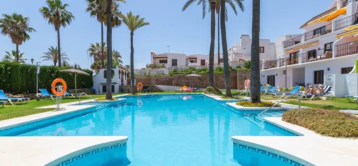 Sale of middle floor apartment in La Duquesa 4